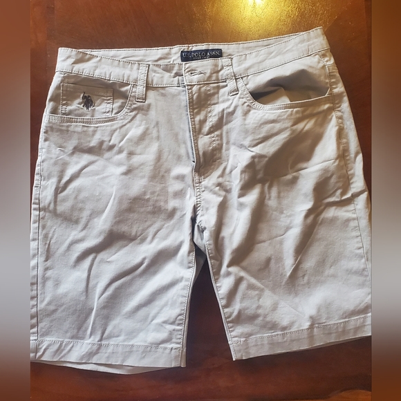 Polo shorts - Picture 2 of 3